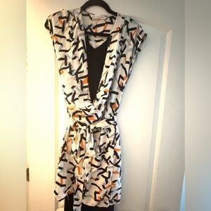 Diane Von Furstenberg Geometric print silk mini Wrap dress w belt